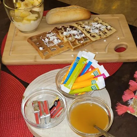 Comme A La Maison Bed & Breakfast