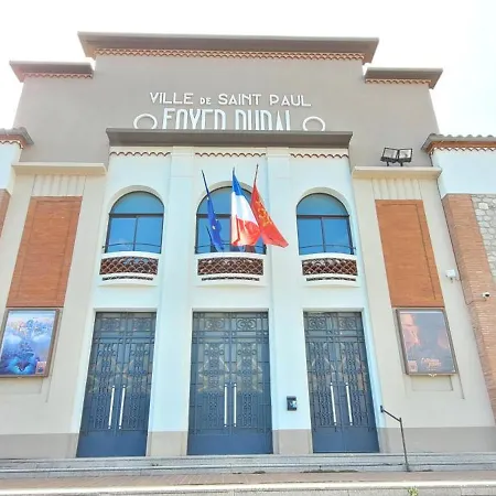 Comme A La Maison Bed & Breakfast